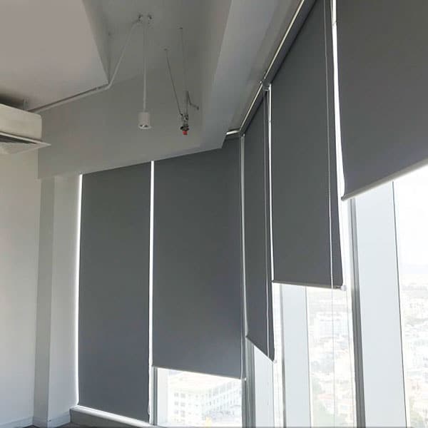 Rèm Cuốn Chống Nắng Màu Xám Hiện Đại Cho Văn Phòng